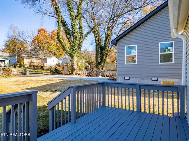 1216 NW Mercer St, Knoxville, TN 37921