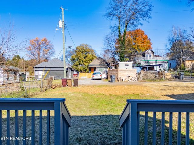 1216 NW Mercer St, Knoxville, TN 37921