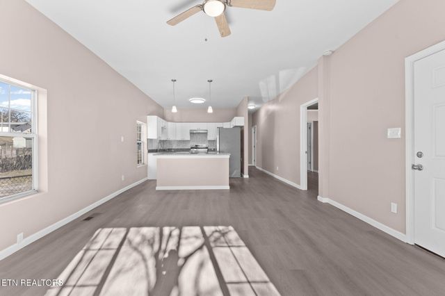 1216 NW Mercer St, Knoxville, TN 37921