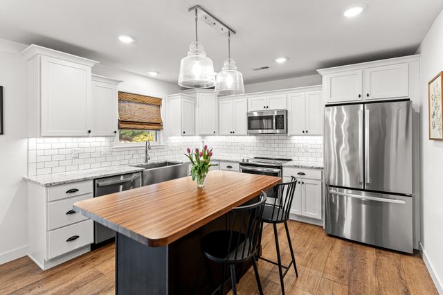 1405 COACHLAMP CT, Columbia, MO 65203