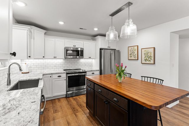 1405 COACHLAMP CT, Columbia, MO 65203