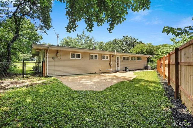948 Volz Drive, Crestwood, MO 63126