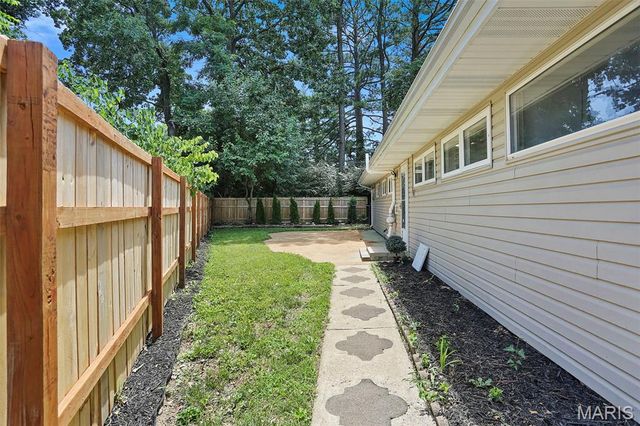948 Volz Drive, Crestwood, MO 63126
