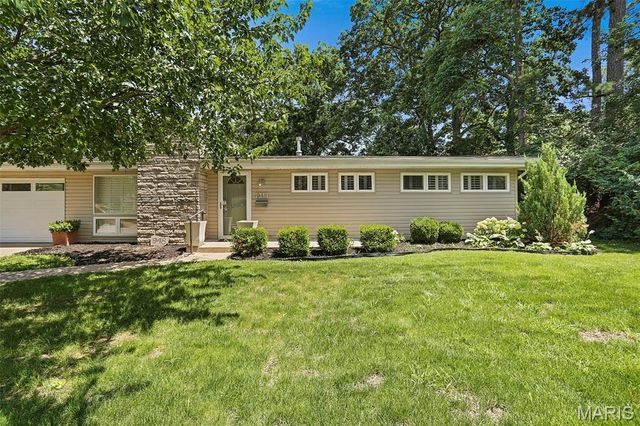 948 Volz Drive, Crestwood, MO 63126