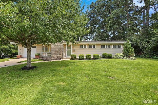948 Volz Drive, Crestwood, MO 63126