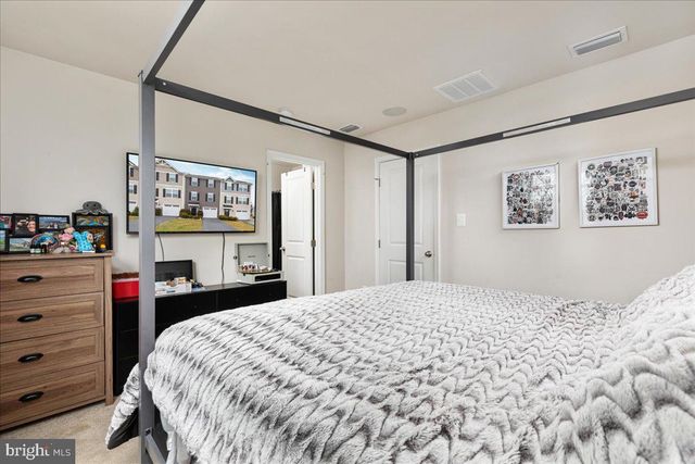 16 CHINCOTEAGUE LN, Martinsburg, WV 25403