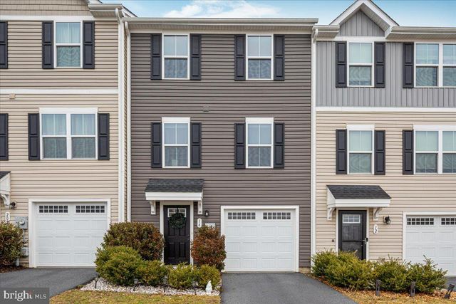 16 CHINCOTEAGUE LN, Martinsburg, WV 25403