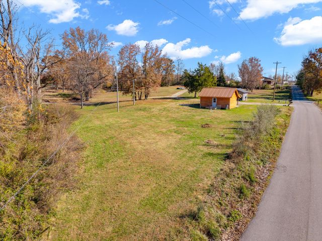 8585 Fox Hill Dr, Baxter, TN 38544