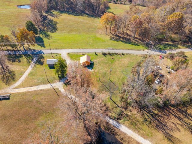 8585 Fox Hill Dr, Baxter, TN 38544