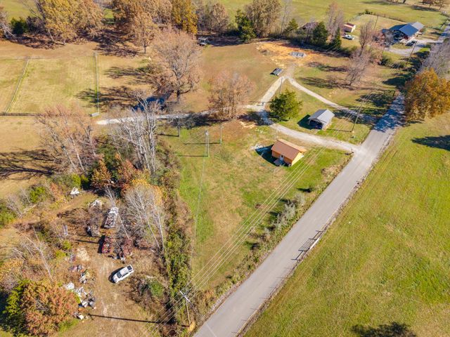 8585 Fox Hill Dr, Baxter, TN 38544