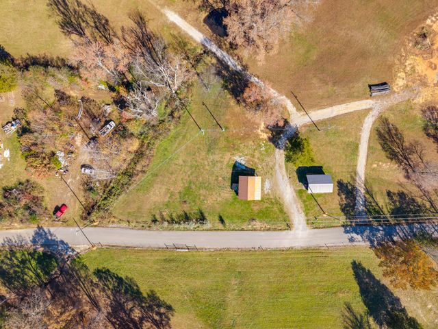 8585 Fox Hill Dr, Baxter, TN 38544