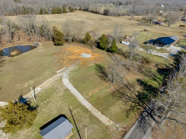 8585 Fox Hill Dr, Baxter, TN 38544