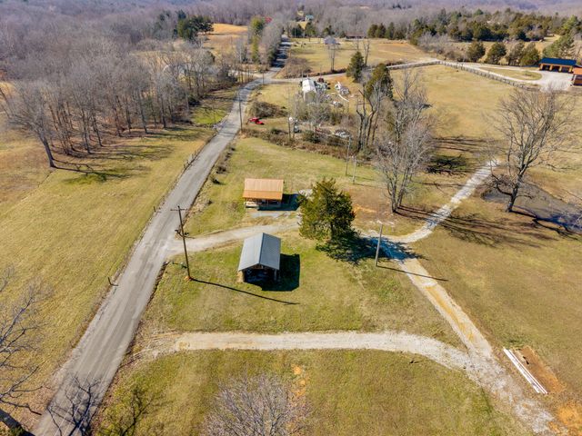 8585 Fox Hill Dr, Baxter, TN 38544