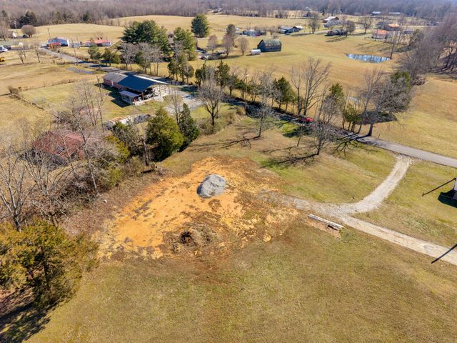 8585 Fox Hill Dr, Baxter, TN 38544
