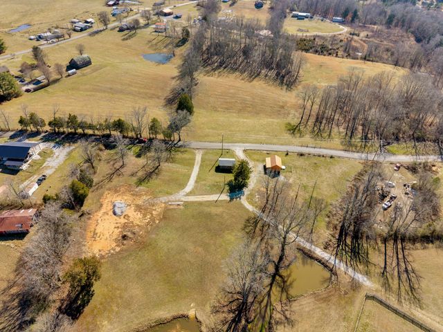 8585 Fox Hill Dr, Baxter, TN 38544