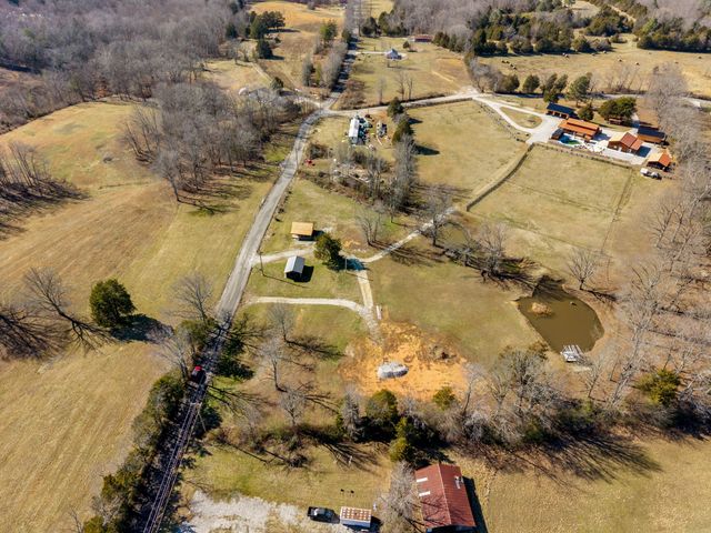 8585 Fox Hill Dr, Baxter, TN 38544