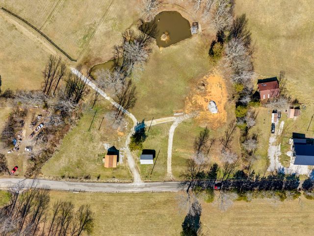 8585 Fox Hill Dr, Baxter, TN 38544