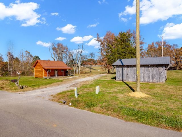 8585 Fox Hill Dr, Baxter, TN 38544