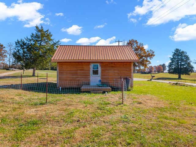 8585 Fox Hill Dr, Baxter, TN 38544