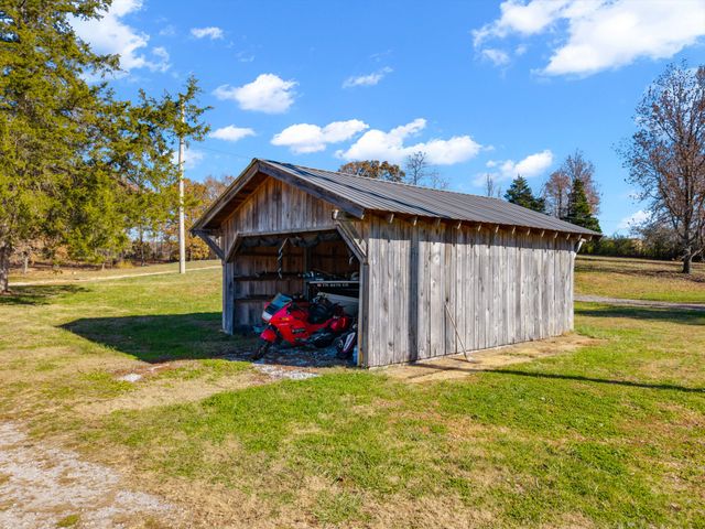 8585 Fox Hill Dr, Baxter, TN 38544