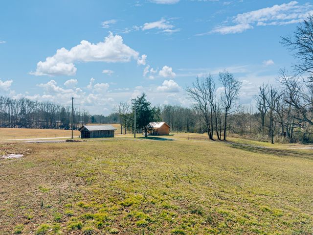 8585 Fox Hill Dr, Baxter, TN 38544