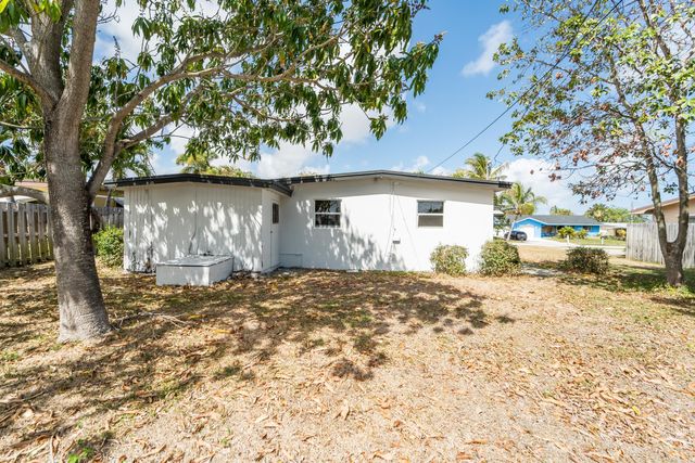 1815 Hillcrest Drive, Lake Worth Beach, FL 33461
