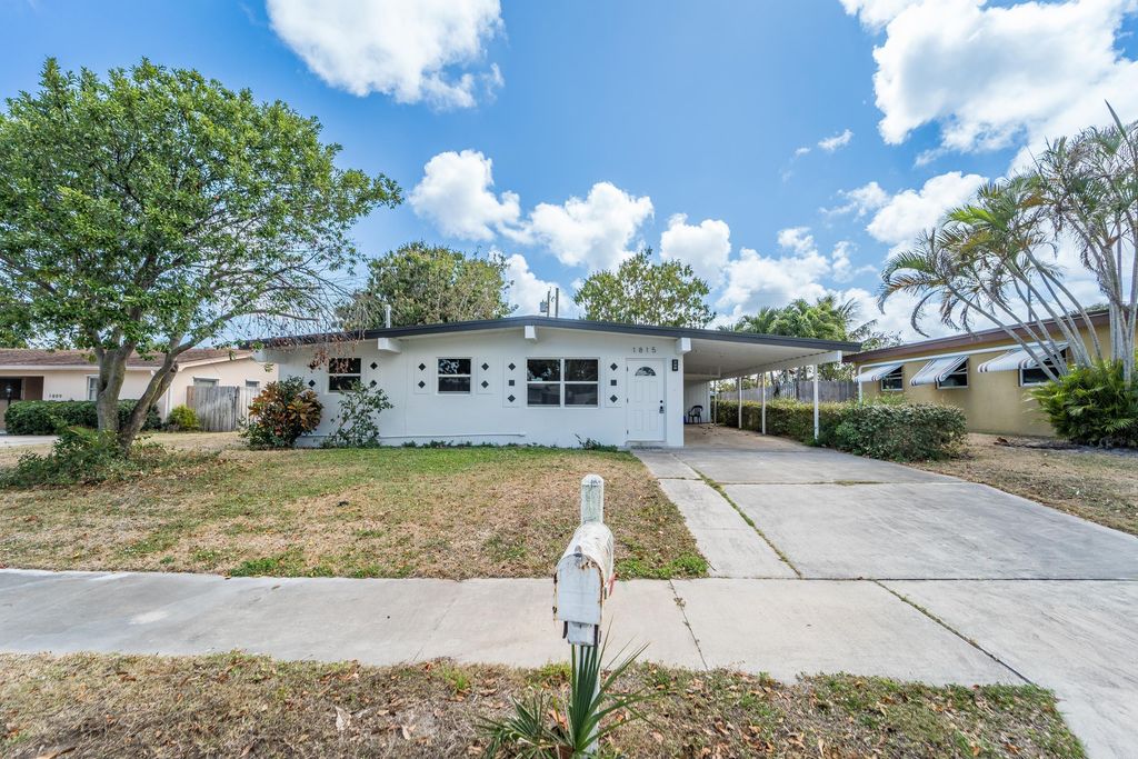 1815 Hillcrest Drive, Lake Worth Beach, FL 33461