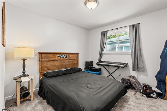 985 E Jarvis Avenue, Hazel Park, MI 48030