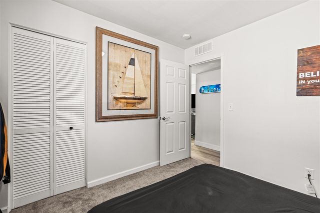 985 E Jarvis Avenue, Hazel Park, MI 48030