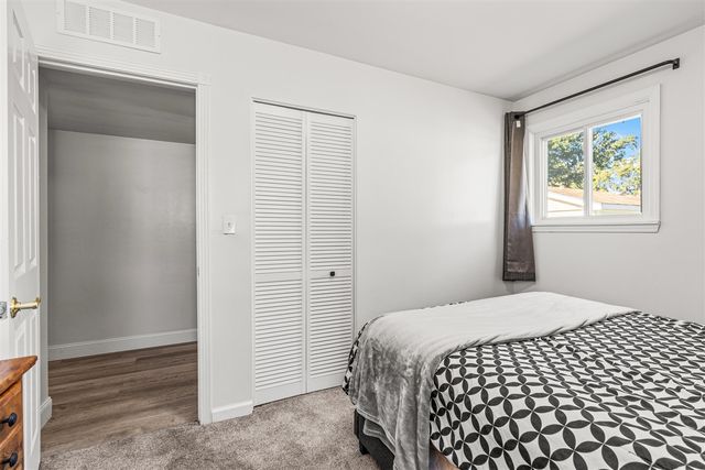 985 E Jarvis Avenue, Hazel Park, MI 48030