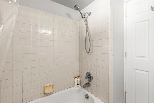 985 E Jarvis Avenue, Hazel Park, MI 48030