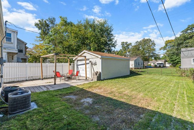 985 E Jarvis Avenue, Hazel Park, MI 48030