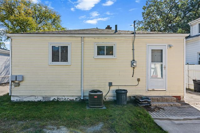 985 E Jarvis Avenue, Hazel Park, MI 48030