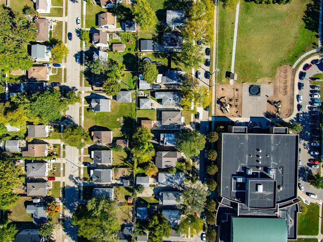 985 E Jarvis Avenue, Hazel Park, MI 48030