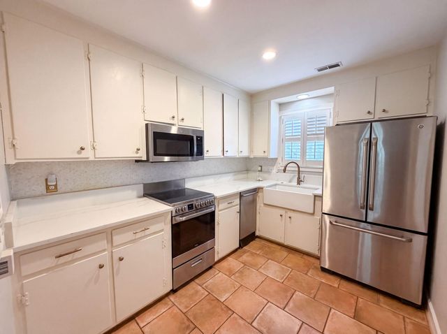 170 Queen Street, Charleston, SC 29401