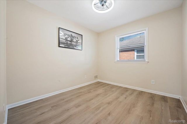1760 Sycamore Street, Wyandotte, MI 48192
