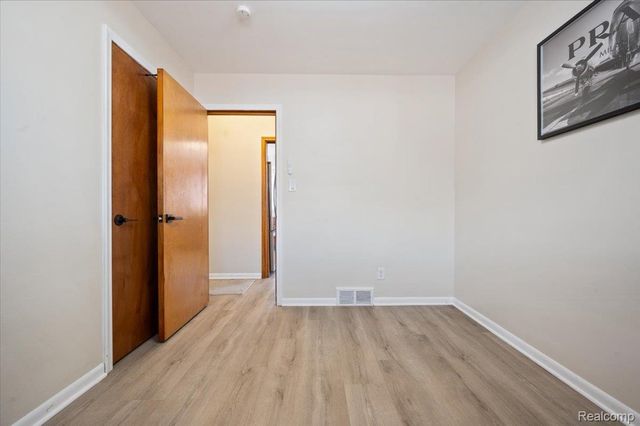 1760 Sycamore Street, Wyandotte, MI 48192