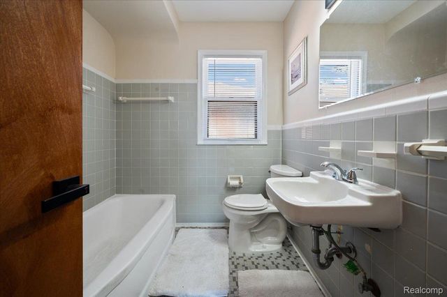 1760 Sycamore Street, Wyandotte, MI 48192