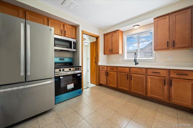 1760 Sycamore Street, Wyandotte, MI 48192