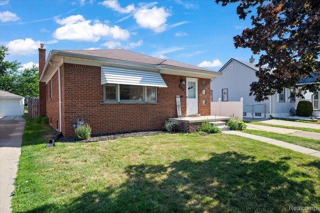 1760 Sycamore Street, Wyandotte, MI 48192