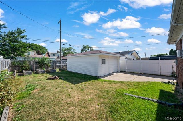 1760 Sycamore Street, Wyandotte, MI 48192