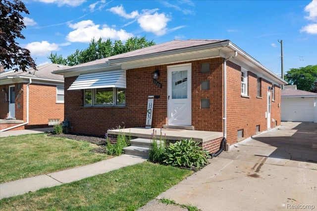 1760 Sycamore Street, Wyandotte, MI 48192