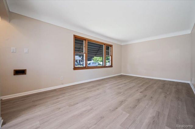 1760 Sycamore Street, Wyandotte, MI 48192