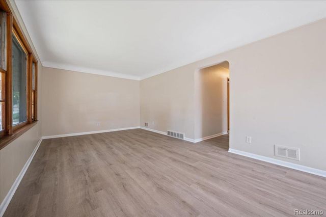 1760 Sycamore Street, Wyandotte, MI 48192