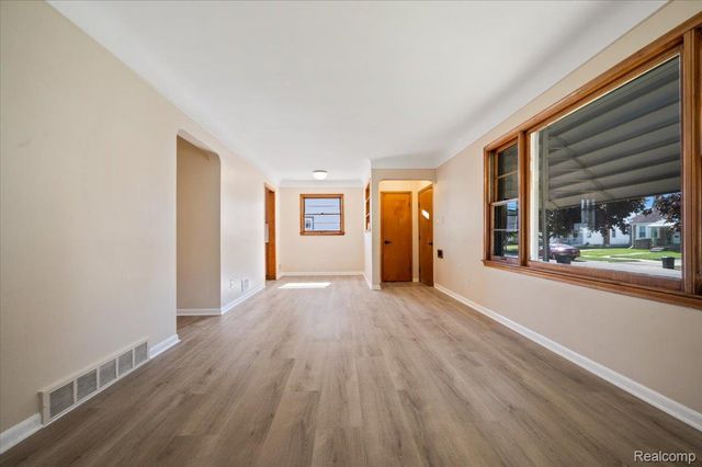1760 Sycamore Street, Wyandotte, MI 48192