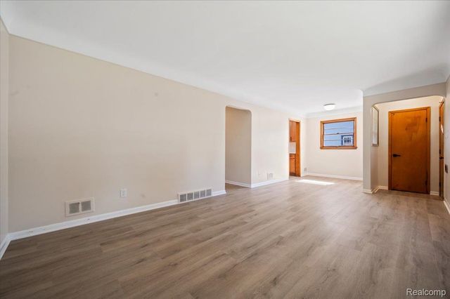 1760 Sycamore Street, Wyandotte, MI 48192