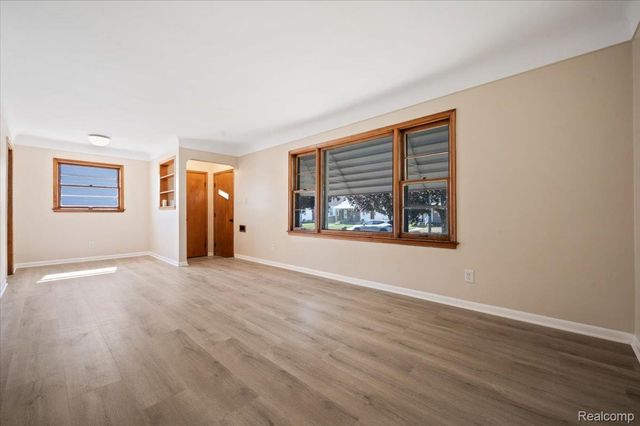1760 Sycamore Street, Wyandotte, MI 48192