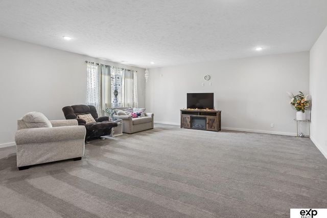 18501 Patrick Avenue, Elkhorn, NE 68022