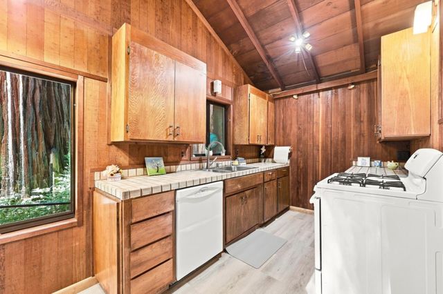 300 Teilh Drive, Boulder Creek, CA 95006