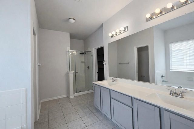 511 Pulitzer DR, Hutto, TX 78634